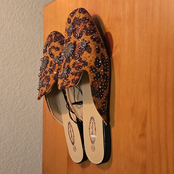 Leopard Print Women's Shoes - Picture 3 of 9